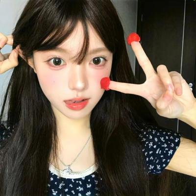 与鲨共游封面